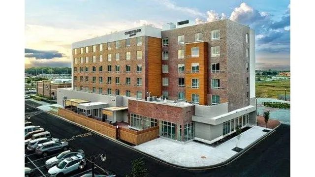Courtyard by Marriott North Brunswick