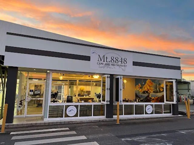 Mt. 8848 Cafe and Restaurant