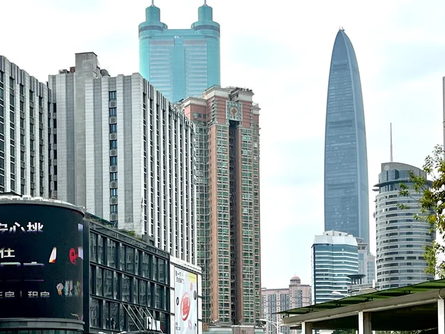 Shenzhen Dong Men Pedestrian Street Shaibu Subway Station