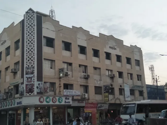 Hotel Shahji Plaza & Guest House