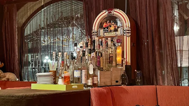 Neue Sonne - Wein & Cocktailbar