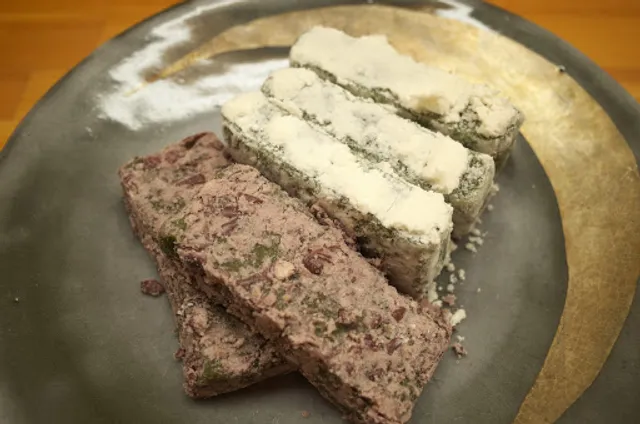 小岩井水神餅本舗