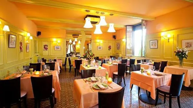 Au Rendez-Vous Des Amis