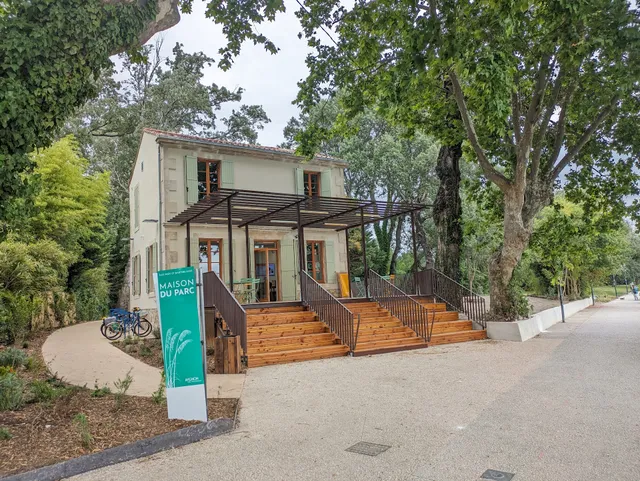 AUBERGE JEUNESSE > AVIGNON > VAUCLUSE