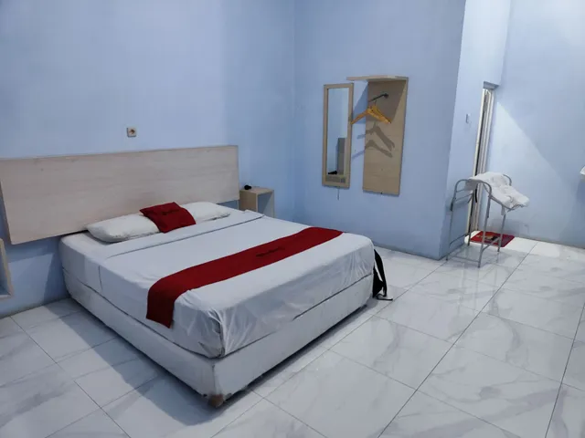 RedDoorz Syariah near Stasiun Pekalongan 3