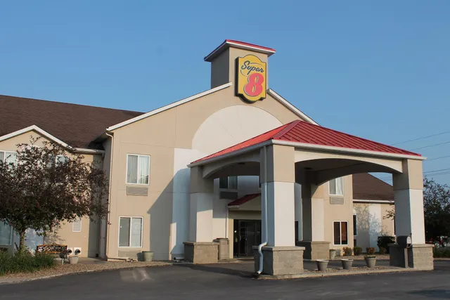 Super 8 by Wyndham Cloverdale