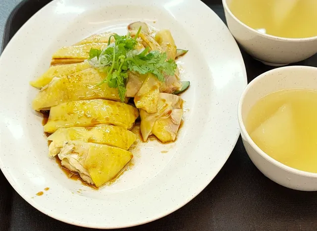 Chee Chicken Village Restoran一品海南鸡饭，肉骨茶