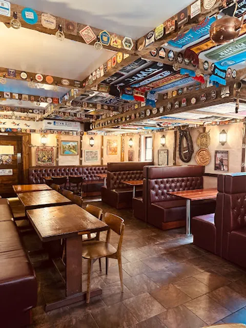 Fox & Firkin English Pub