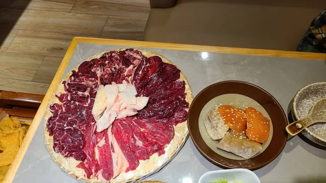 Jin Ri Niu Shi Chaozhou Beef Hotpot Jing an Temple Branch