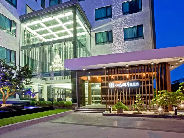 Renyi Lakeshore Hotel