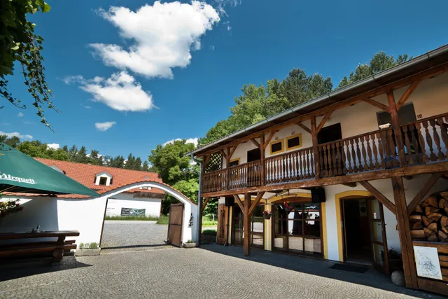 Restaurace a penzion Kamínek