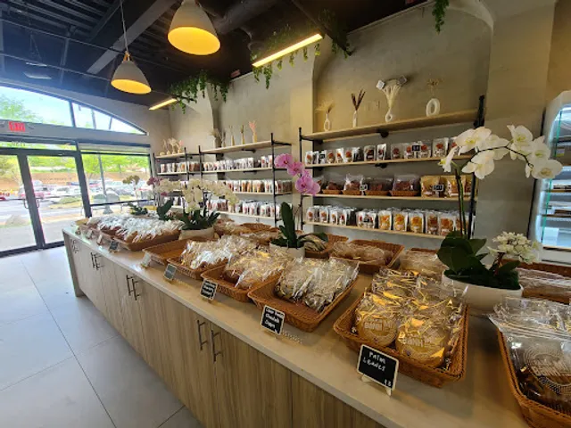 Paris Banh Mi Duluth / Paris By Night Street Food & Lounge