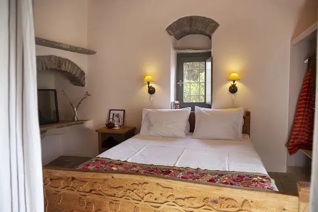 Under The Linden Tree, Tinos, Κήποs της Ξυνάρας