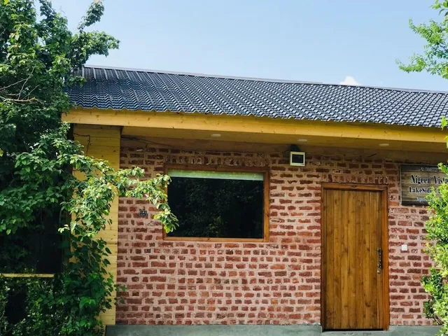 Nigeen Vista Lakeside Chalet