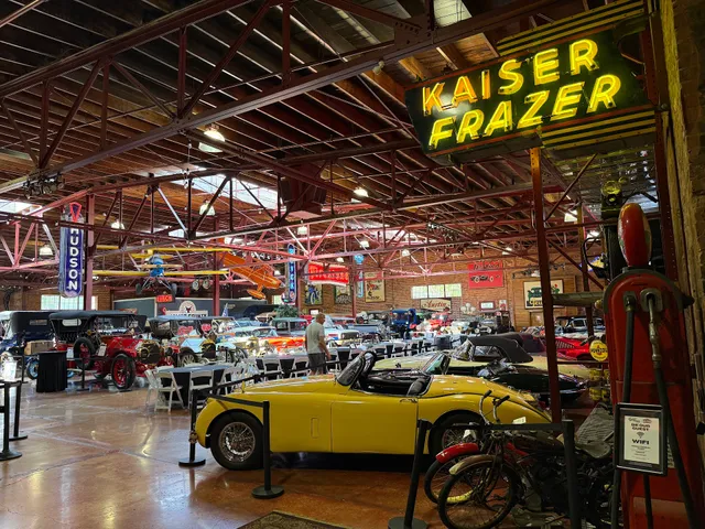 Honest Charley Garage / Coker Museum