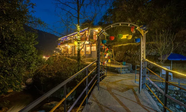 The Hosteller Mussoorie By The Streamside, Kempty