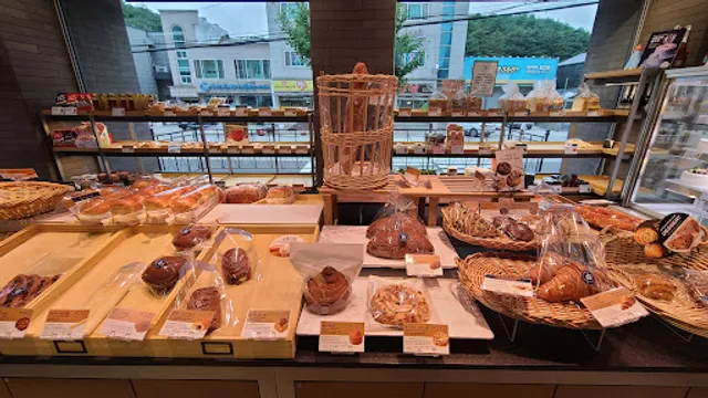 파리바게뜨 강릉내곡점