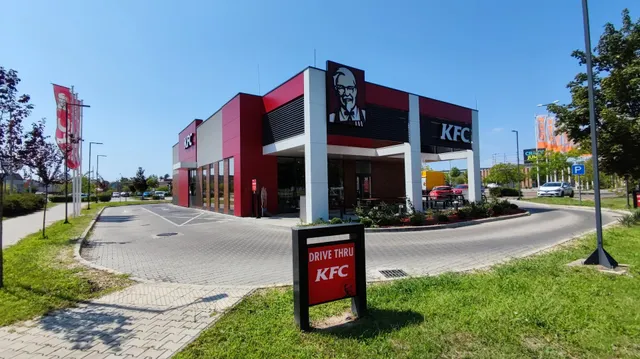 KFC Szeged Napfény Park DT