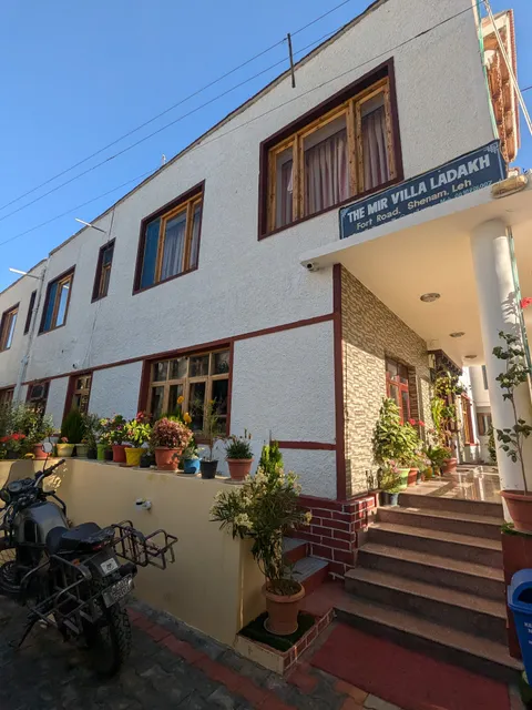 OYO 14359 The Mir Villa