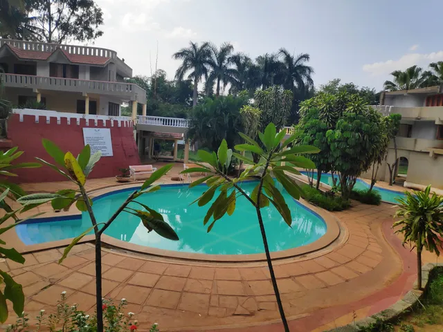 Capital O 64114 The GM Roost