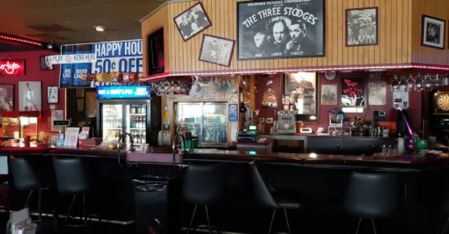 Moe & Curly's Pub (West Maple)