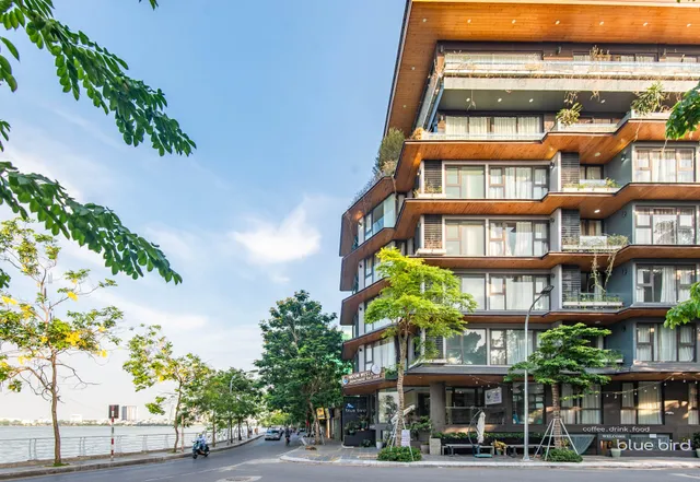 22Housing Moon Westlake Residence