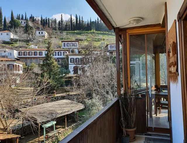 Karşıyaka Begonvil Pansiyon Konaklama