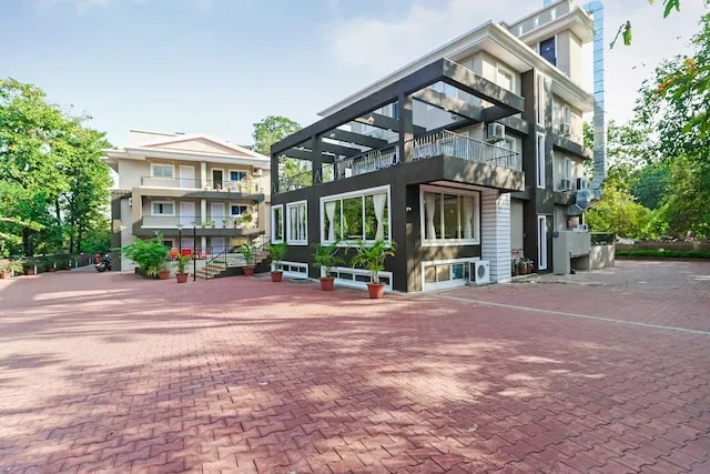 OYO 13506 Vibrant 2BHK