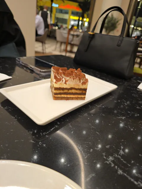 Cafe Bateel & Bateel - Tahlia Street