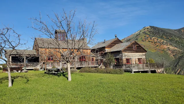Figueroa Mountain Farmhouse