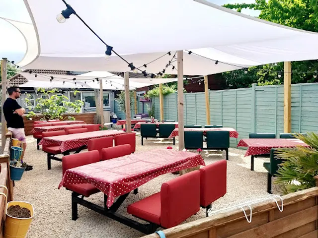 Six Hills Café, Bakery & Pizzeria