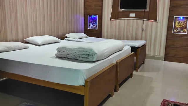 PRAYAGRAJ HOTEL AND LODGE