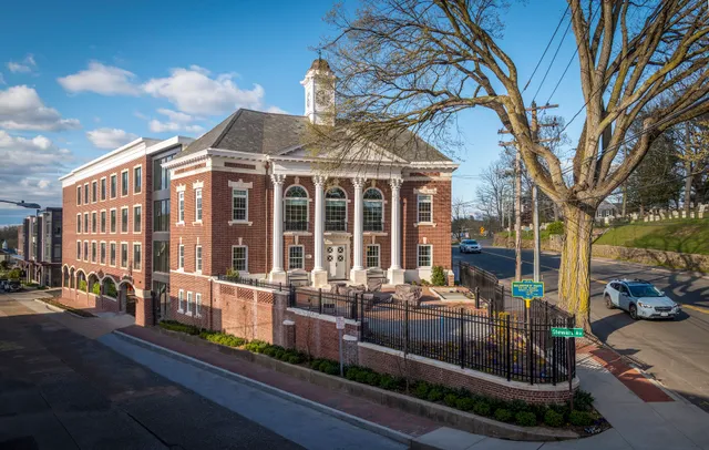 Hampton Inn & Suites Huntington Downtown