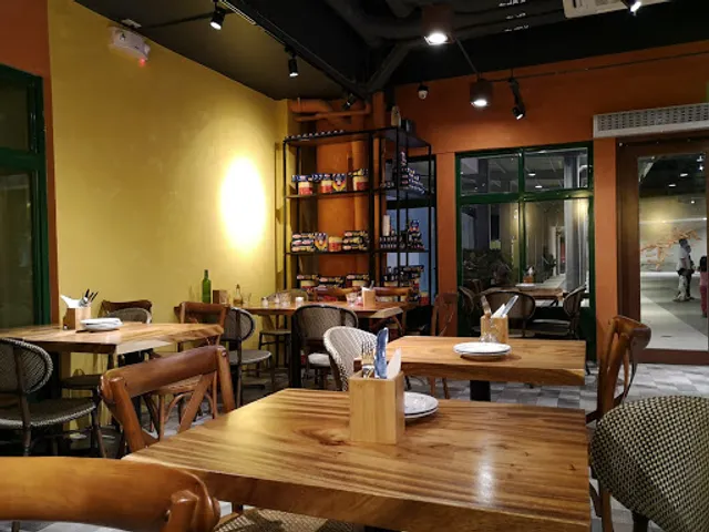 Mama Lou's Italian Kitchen - Circuit Makati
