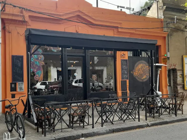 BURANA BARt Vermut, Sidra, Picoteos y Galería de ARTEs populares