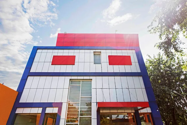 RedDoorz Plus @ Jalan Pemuda Jakarta