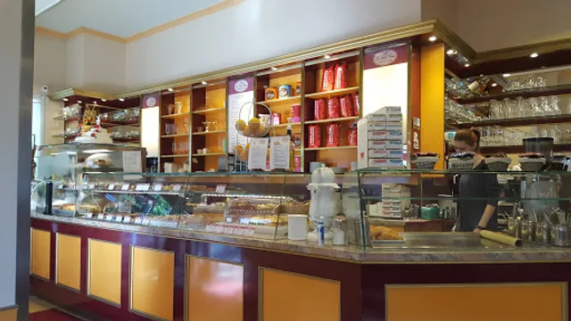 Le Petit Four Pastry & Ice cream parlor