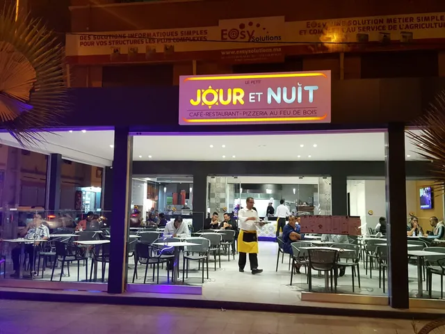 Le Petit Jour Et Nuit