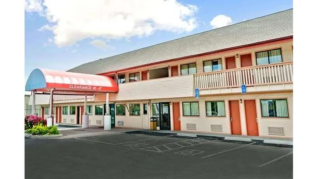 Days Inn by Wyndham Independence