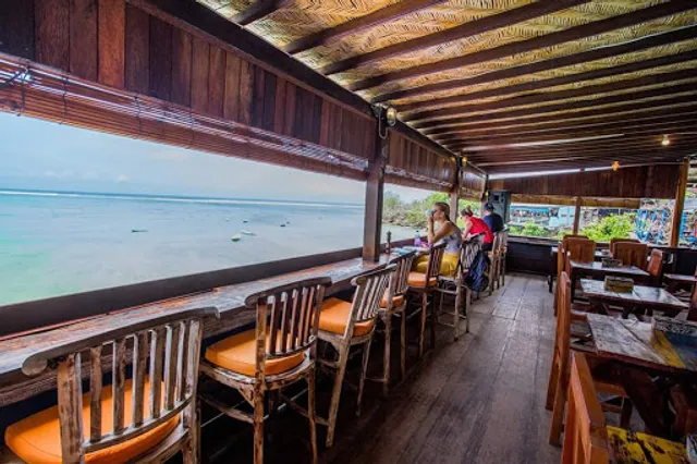 TAWE beach bar & grill