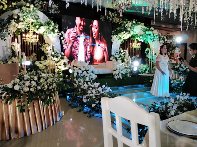 Roz and Angelique's Cafe