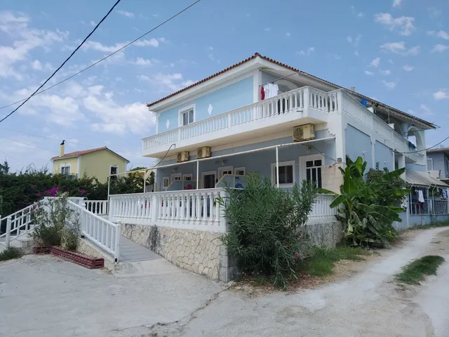 Nikos Studios & Apartments