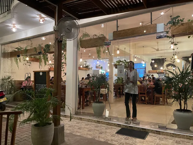 Rise - Italian Pizzeria, boutique shop & B&B