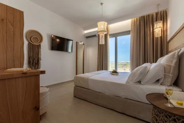AERON SUITES NAXOS