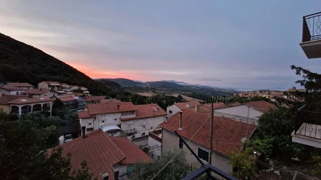 Dueterre Room & Host