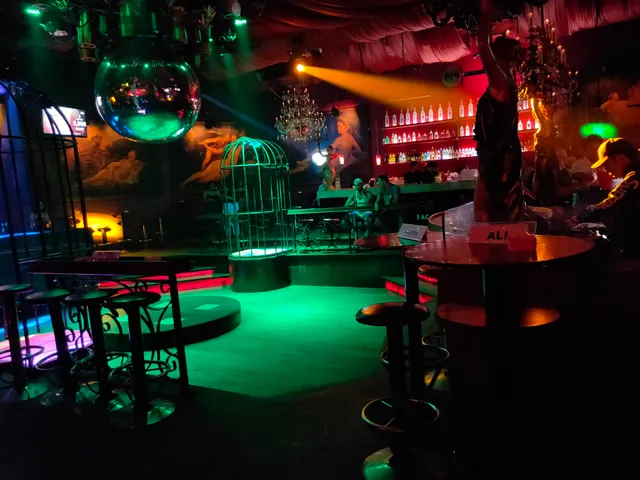 Tony’s by Nashaa Club