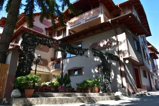 Club Hotel "Martin"