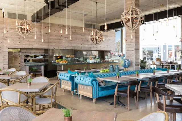 Life Grand Cafe Waterfall