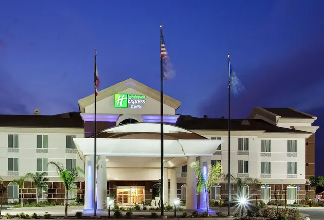 Holiday Inn Express & Suites Dinuba West, an IHG Hotel