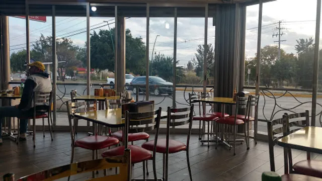 Taqueria Los Pingüinos Plaza Solidaridad